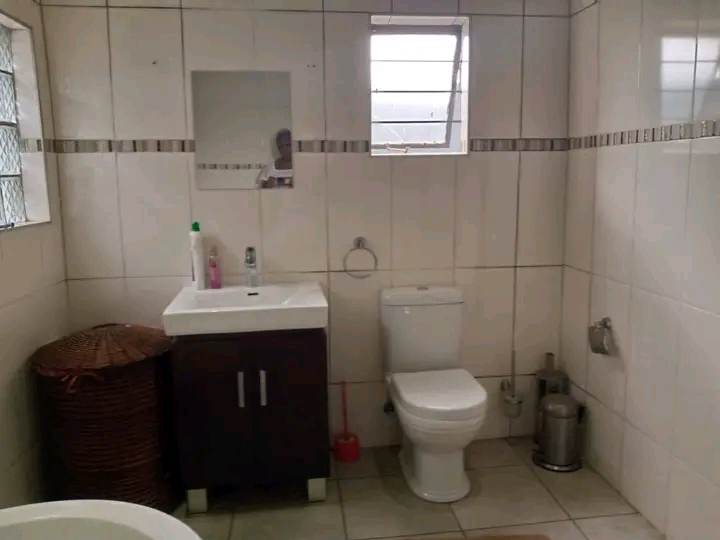 Spacious fitted bedroom with en-suiite 
shar  in Orlando East