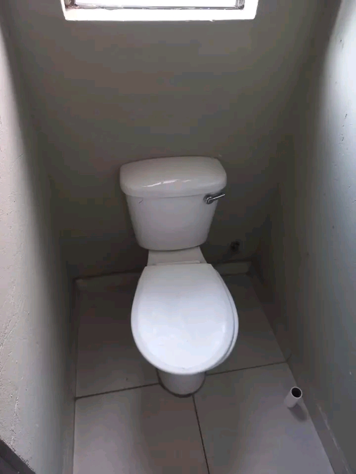1 beautiful neat bachelor available 
 availa  in Vosloorus
