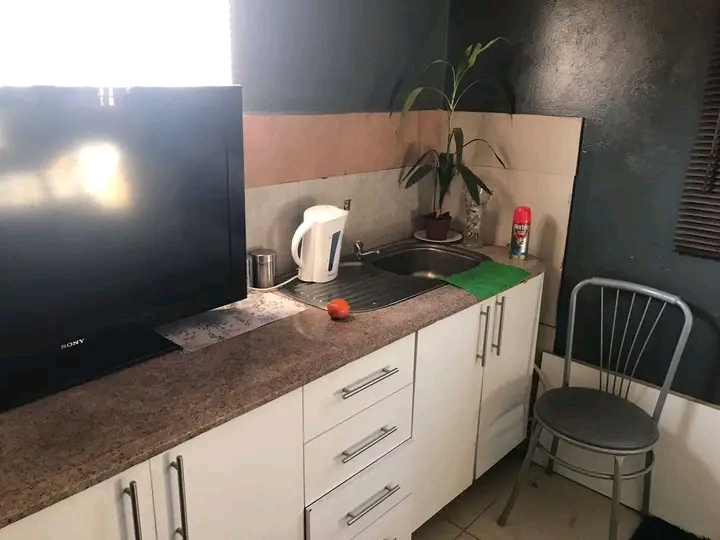 Room to rent,14 rooth,build in wood rope,unit  in Alexandra