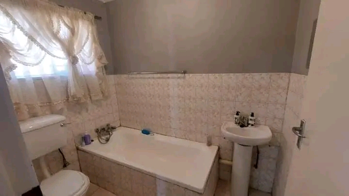 House available to rent at marimba 📌📌
  in Vosloorus
