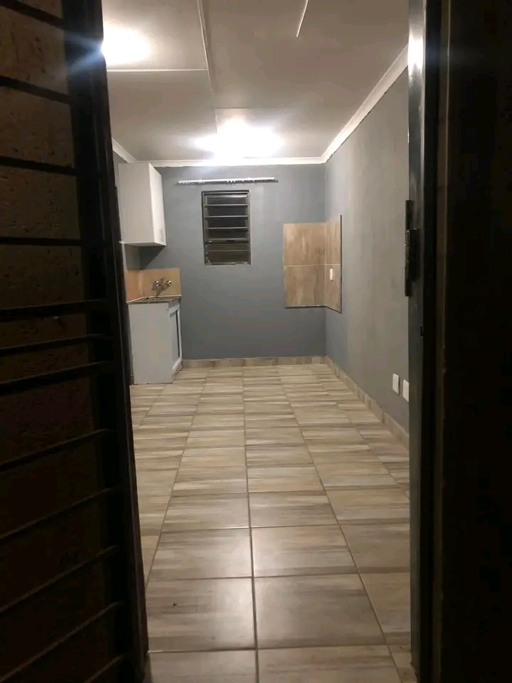 En-suite room to rent at extension 40 for r23  in Protea Glen