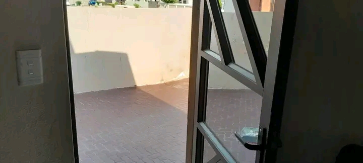 2 bedroom main with ensuit, 2bathrooms, loung  in Leondale