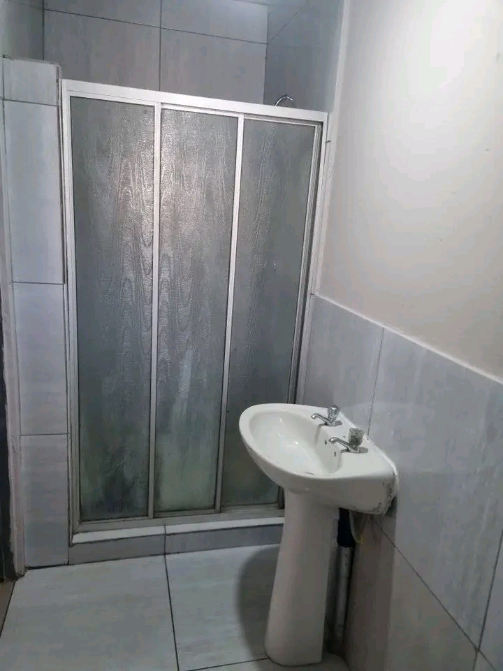 Bachelor available at ext 2 ematsheni.

✅  in Ivory Park