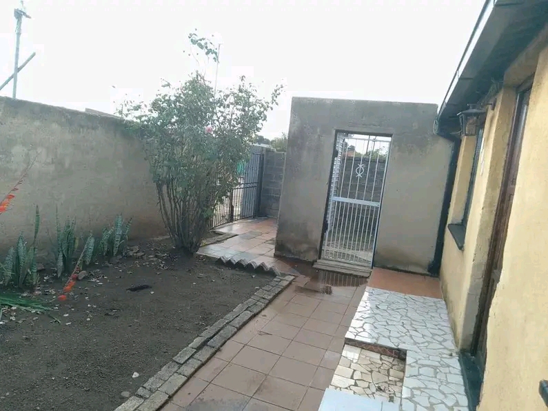 4 roomed house 🏠 for rental
 *r3k plus sa  in Phiri