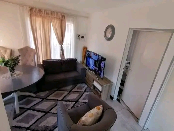 2 bedroom house -with few outside rooms -to r  in Allandale
