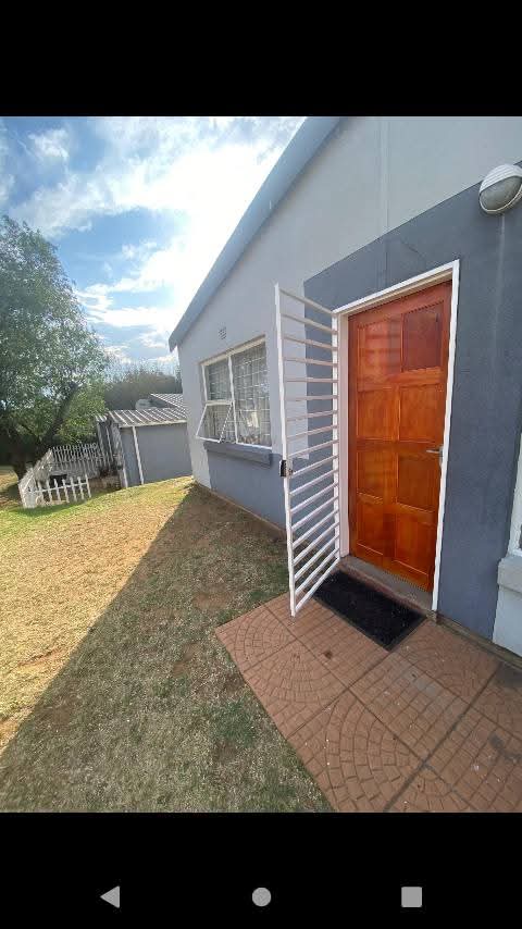 Townhouse, 2 bedroom, bathroom, fitted kitche  in Ridgeway