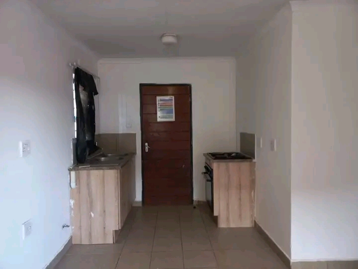 2 beds house for rental with two outside room  in Protea Glen