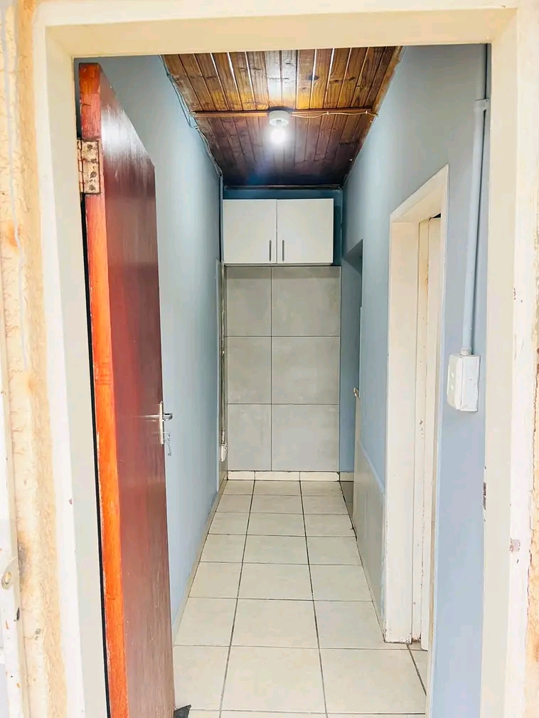 A very beautiful cottage available immediatel  in Kensington