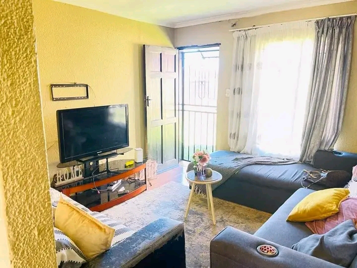 Beautiful 3 bedrooms house to rent in ext6 po  in Vosloorus