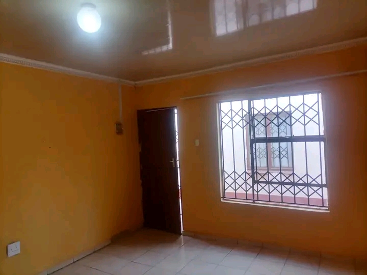 Spacious en-suite room to rent at ext 24.

  in Protea Glen
