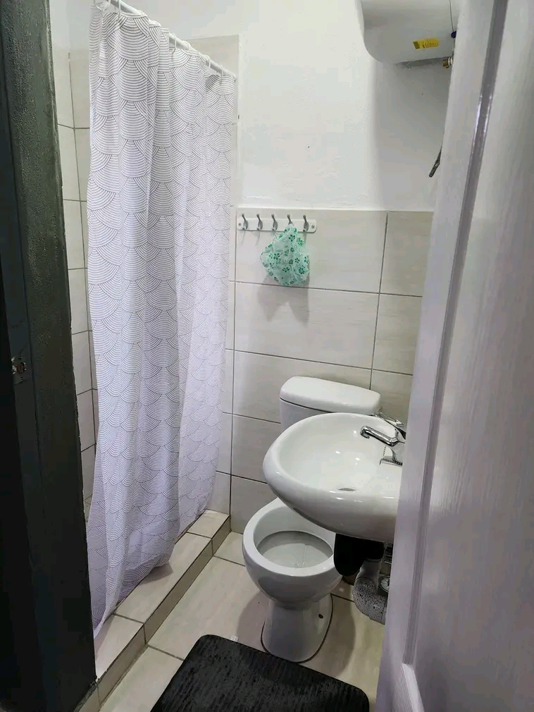 -bachelor available
r2800
- refundable depo  in Ebony Park