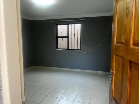 Ensuite available
not far from zondi clinic   in Zondi