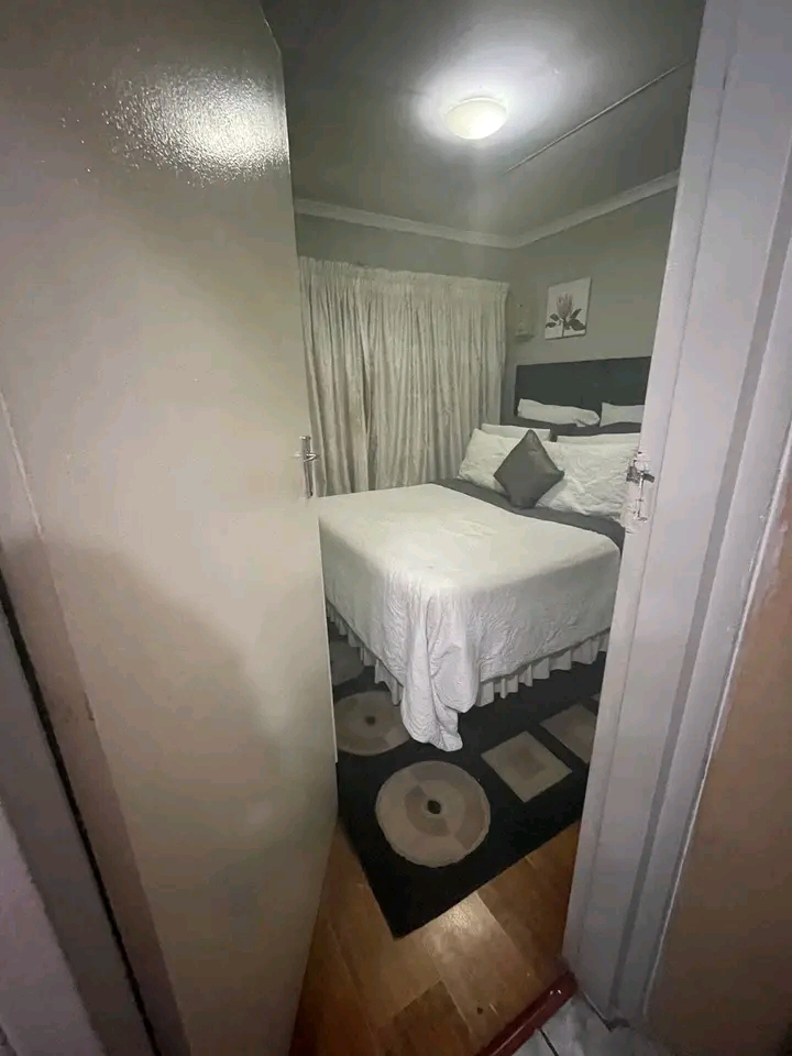 1 bedroom cottage available
fitted cupboards  in Ebony Park