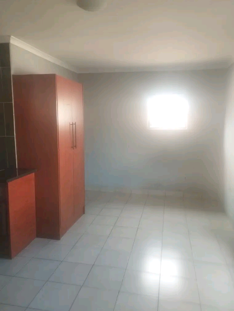 Cottage available 1 march  ext10 r3000 ,depos  in Cosmo City