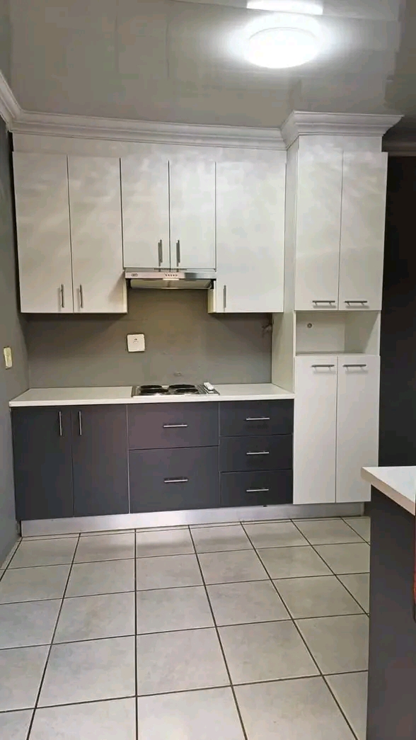 House to rent in ext.2 available immediately.  in Naledi