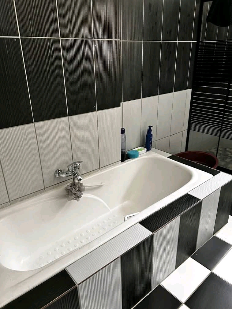 Rental 2 bedroom unit
en-suit 
r7000 pm
in  in Norkem Park