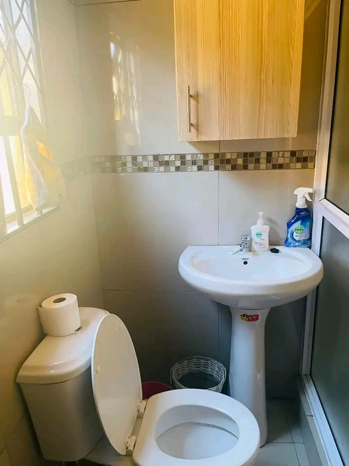 1 bedroom unit with fitted wardrobe, kitchen   in Allandale