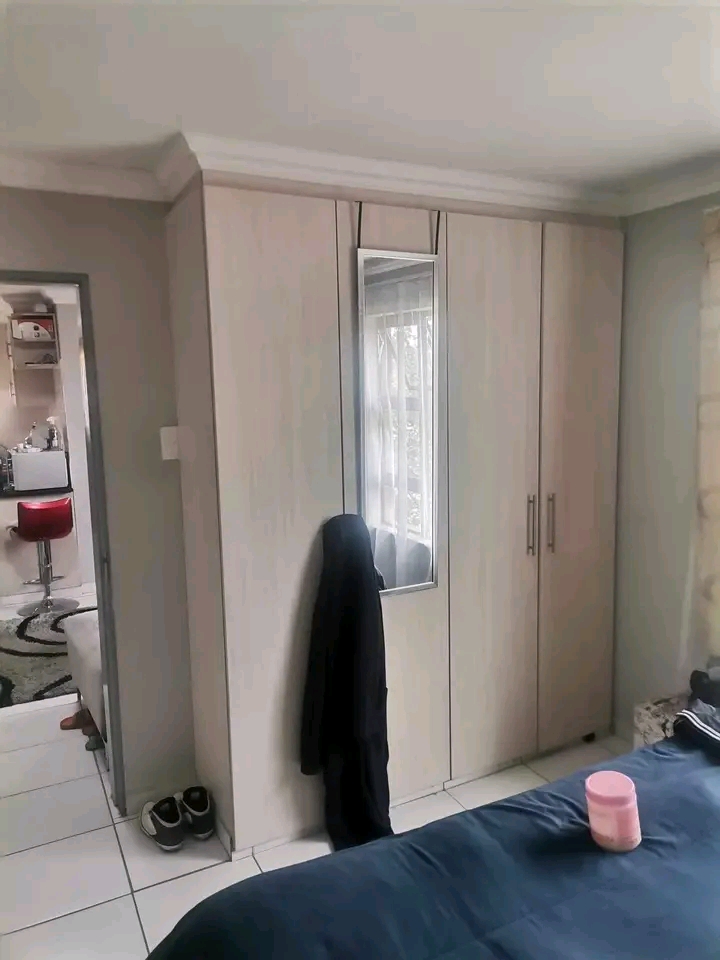 2 bedrooms upstairs  cottage comes with fitte  in Norkem Park