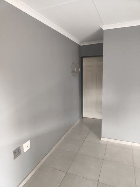 Rental not next to mall 
open plan 
r3900 p  in Birch Acres