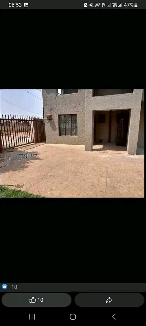 Ensuit room available secured yard  at 1600 f  in Greenvillage