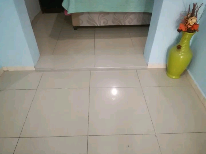 Double room available in zone 5 corner schrad  in Meadowlands