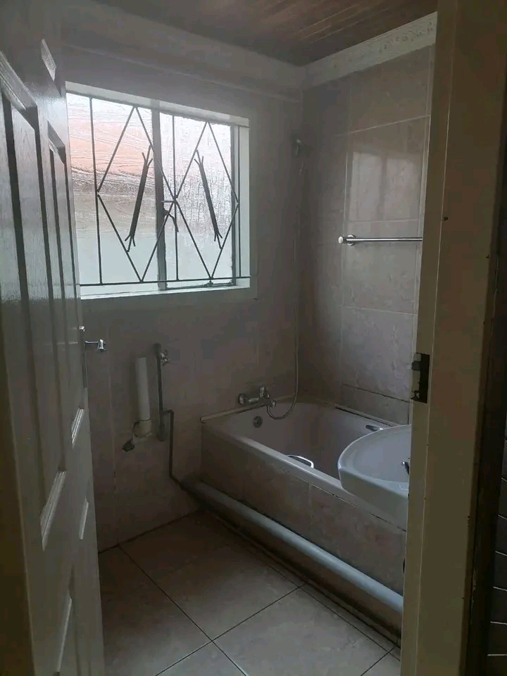 On show: leboeng section

cozy 2 bedroom ho  in Tembisa