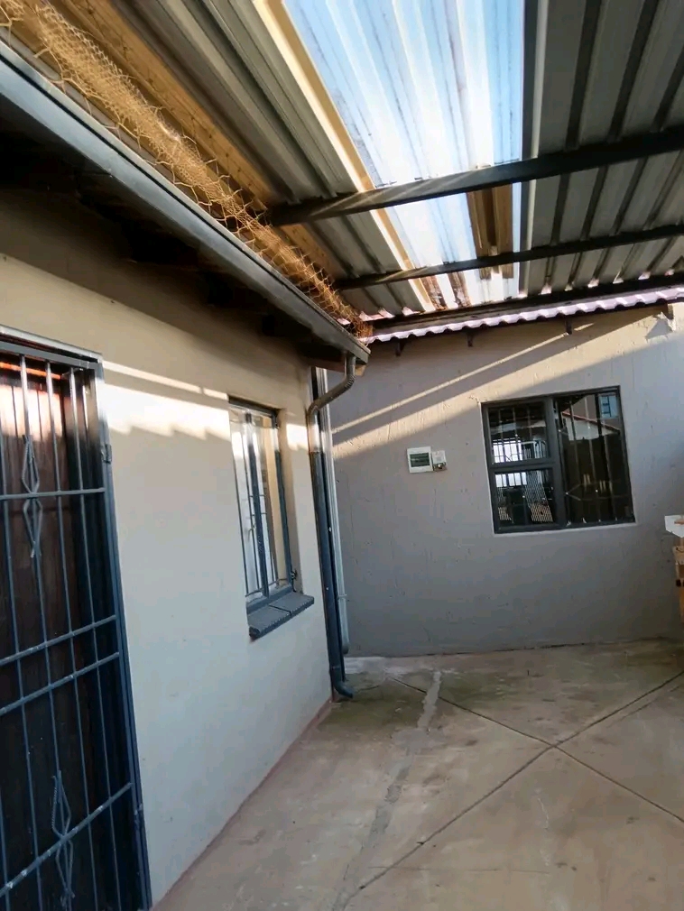 Room with ensuite to rent extension 16, phase  in Protea Glen