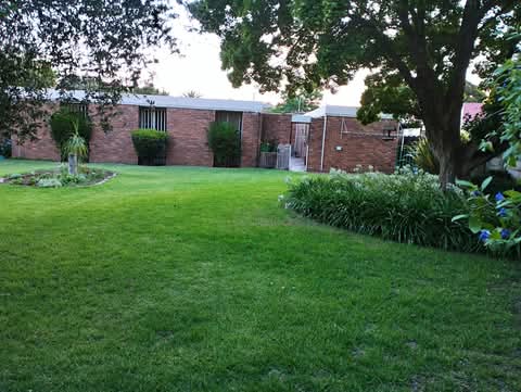 Beautiful 3 bedroom home to rent  comfortably  in Springs