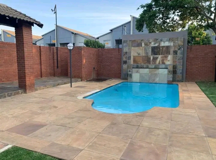 A well designed 2 bedrooms and 1 bathroom apa  in Northriding
