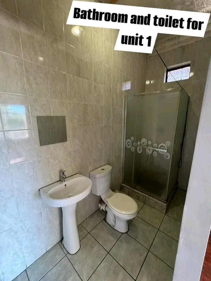 Rooms to let in a 3 bedroom house
room 1 (en  in Bezuidenhout Valley