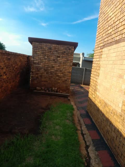 Spacious family home for rent
features:
- 3  in Vosloorus