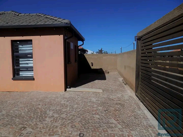 2 bedroom house available now to rent
rent:   in Protea Glen