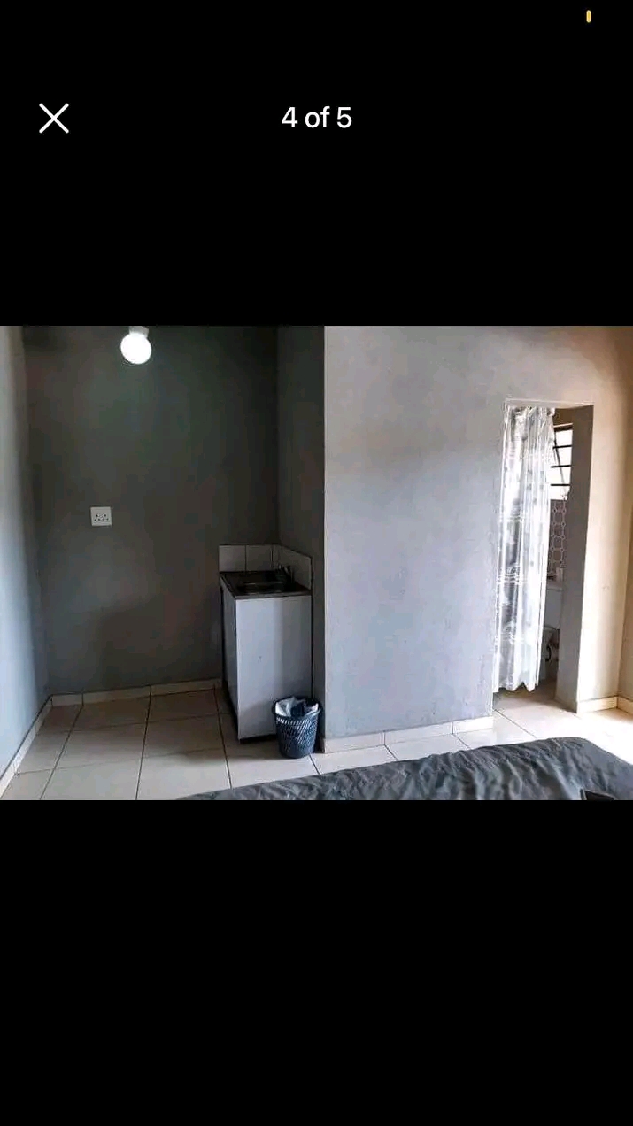 Room available at mamelodi ext 11, with showe  in Mamelodi