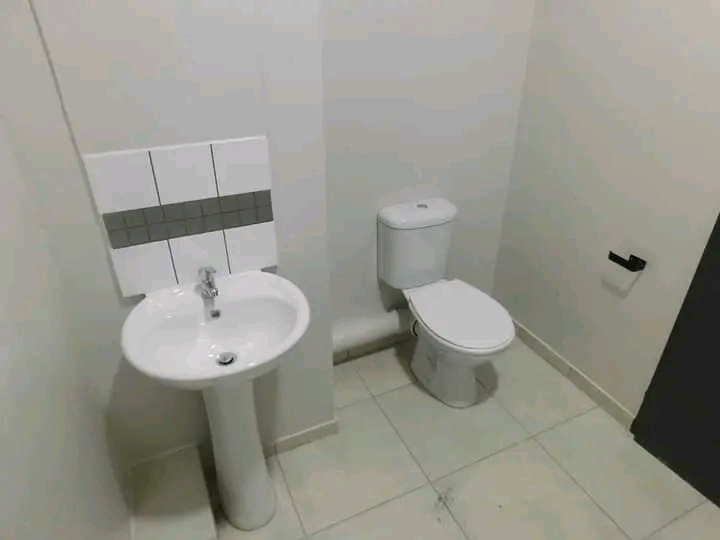 Room available for a lady at 275 main street   in Johannesburg