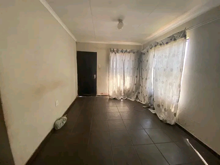 3 bedroom 1 bathroom available for rent in ex  in Vosloorus