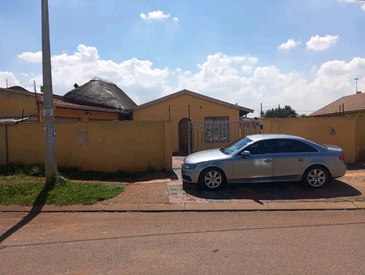 House available immediately to rent at ext 23  in Vosloorus