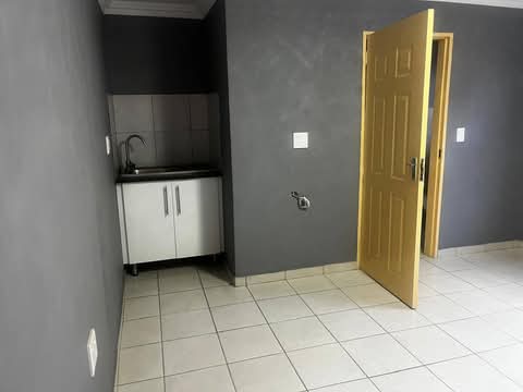 Ensuite available
not far from zondi clinic   in Zondi