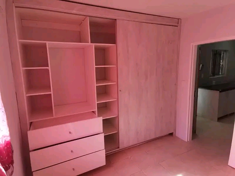 1 bedroom apartment.  r3800 rent.  r1500 depo  in Ebony Park