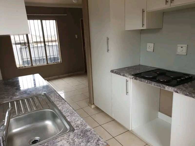 2 bedroom house available at ext 5
rent 5.4   in Cosmo City