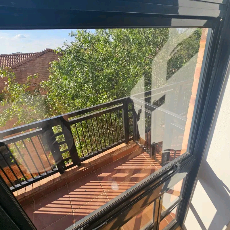 Bachelor apartment with balcony for rent (jus  in Northcliff