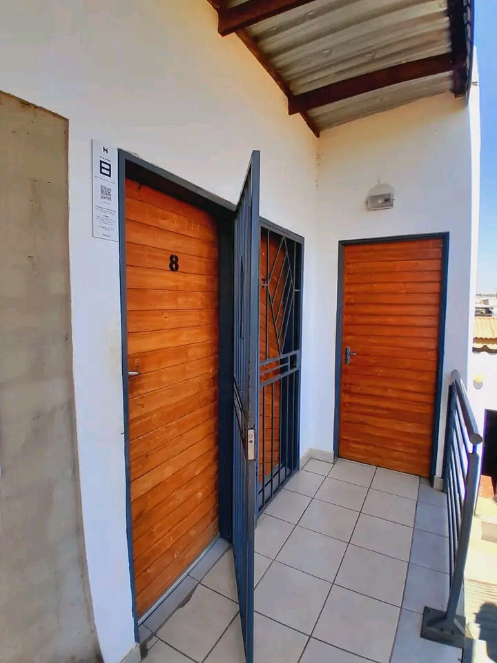 Looking for a room?....well  i got you,i have  in Ebony Park