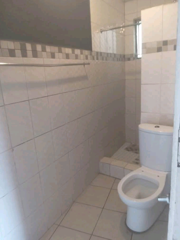 2 bedroom cottage to let available now in val  in Townsview