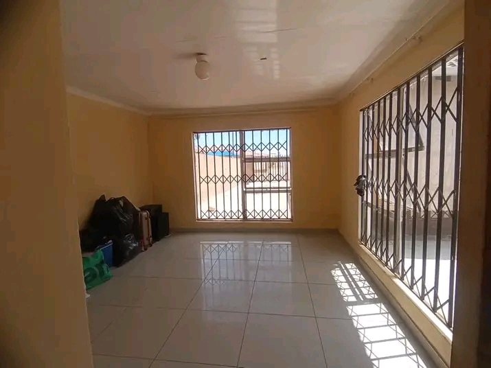 Specious bachelor room to rent in ext 16, thi  in Protea Glen