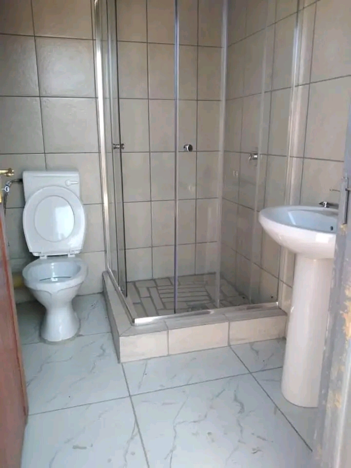 1 room to rent in ext 6
no 21753/3
legokobu  in Vosloorus