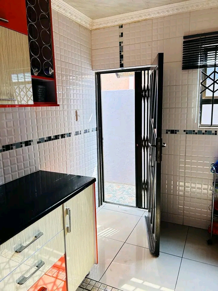 2 bedroom house with 1 empty outside room  ho  in Protea Glen