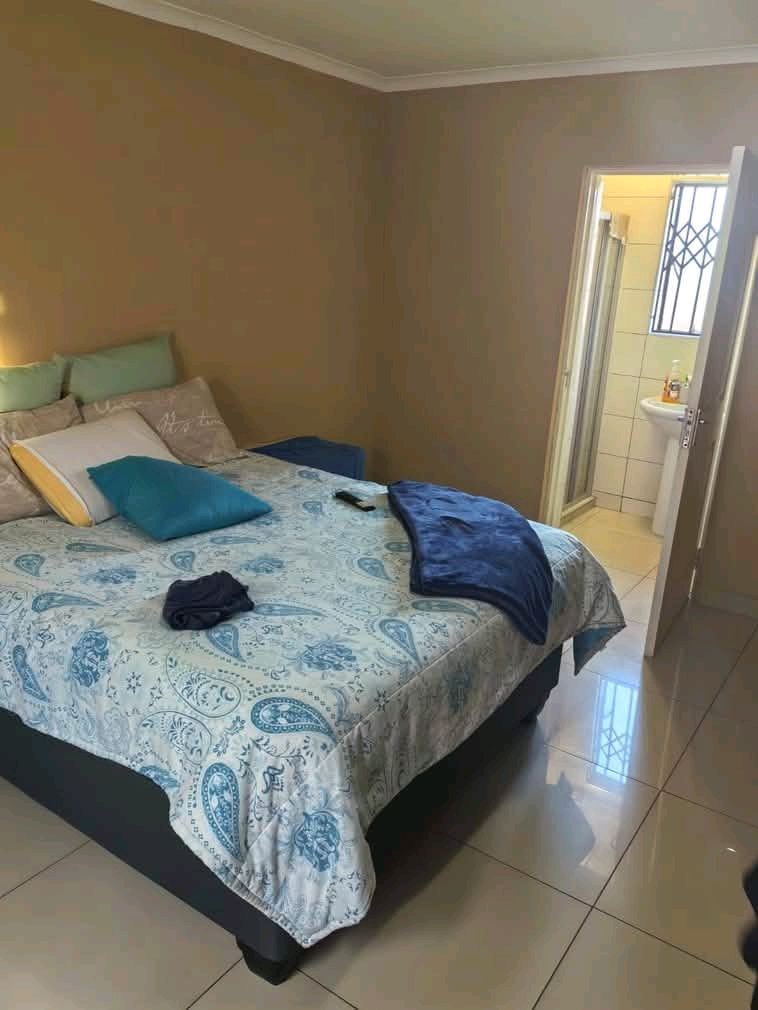 1 bedroom cottage 
r4600 pm
r4600 split 
�  in Norkem Park