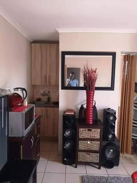 Ensuit  huge room @ ext 31
available on  01   in Protea Glen