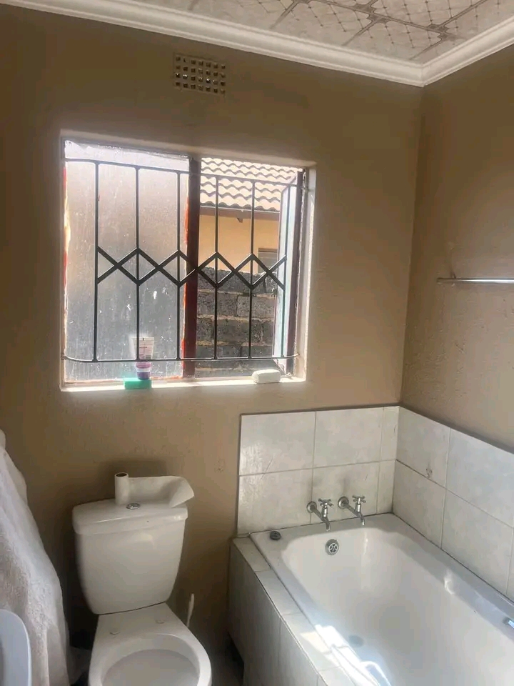2 fitted bedrooms,bathroom with bath-tap and   in Birch Acres