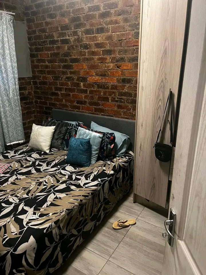 2x rooms available to rent in ext 3
contact   in Cosmo City