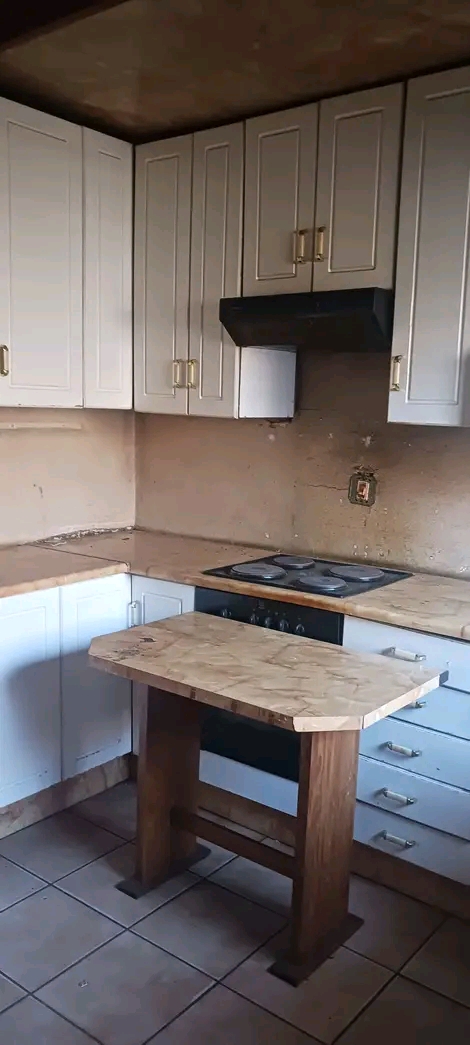 House for rental @ ext 2 rent r3500
deposit   in Naledi